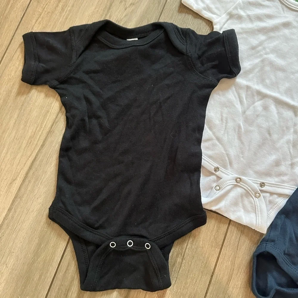 Bulk onesies and matching bib. Laughing giraffe and rabbit skins